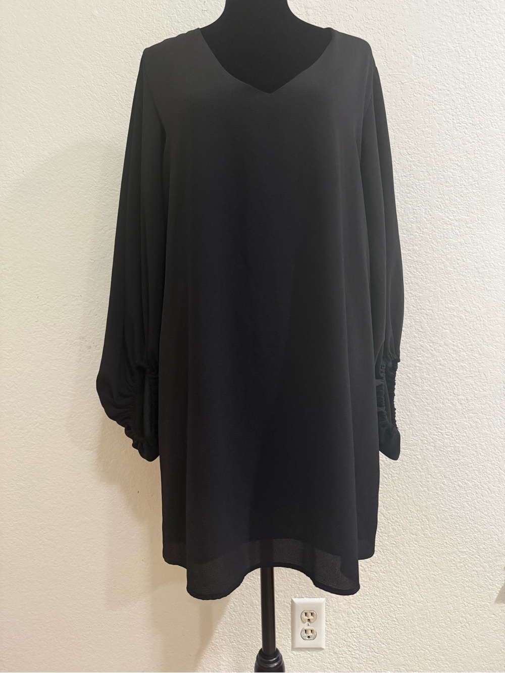 VICI Black V-Neck Ballon Long Sleeve Dress Medium